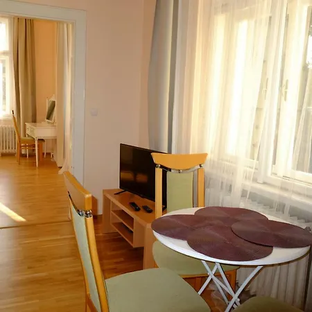 Leier アパート ピエシュチャニ